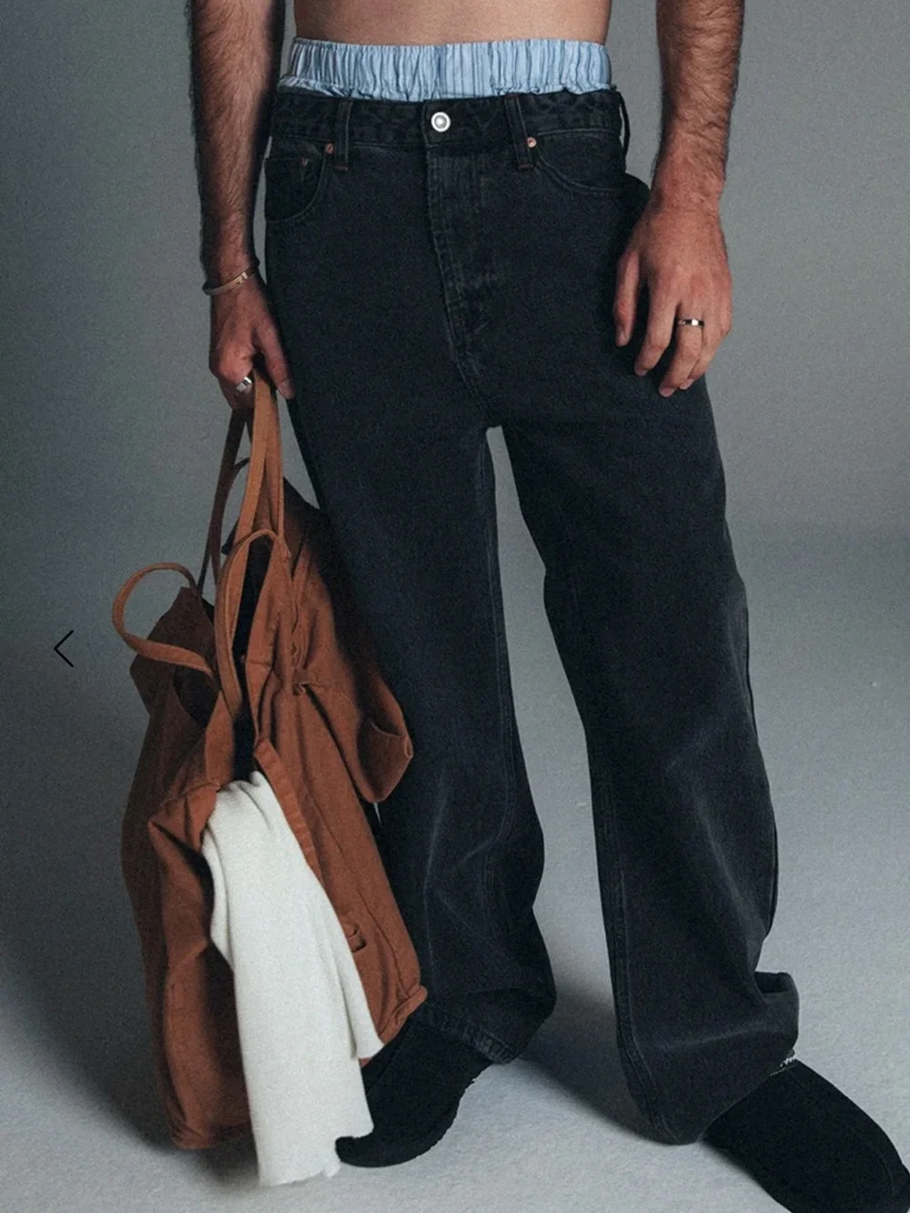 LIKE NEW Elwood Men’s Baggy Denim Pants in Washed Black
